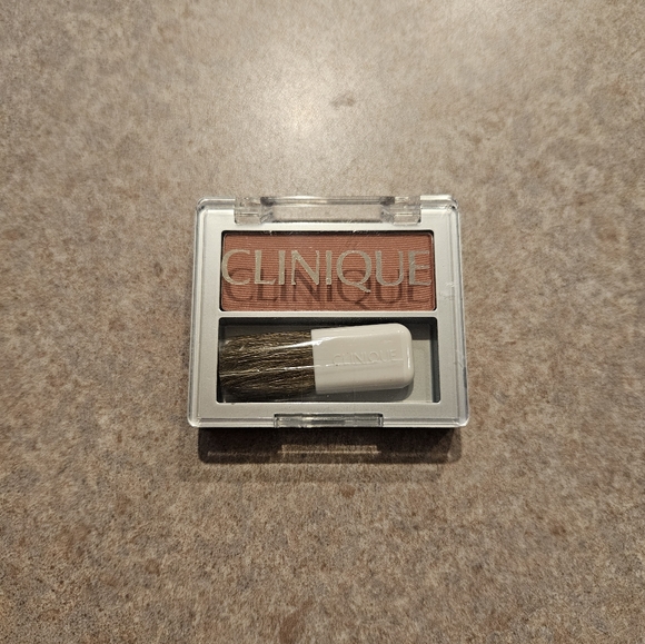 Clinique Blush - Fig - Picture 3 of 4